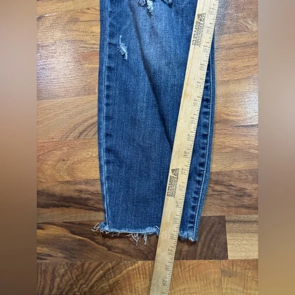 Judy Blue Relaxed Fit Jeans Size 13/31 Distressed Mid Rise Medium Wash Stretch - Picture 3 of 5